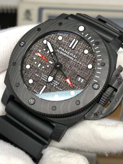 Panerai Submersible Luna Rossa GMT